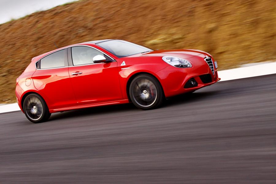  Alfa Romeo Giulietta Quadrifoglio Verde (940) 2011 года  (ZA) (фото 13 из 22)